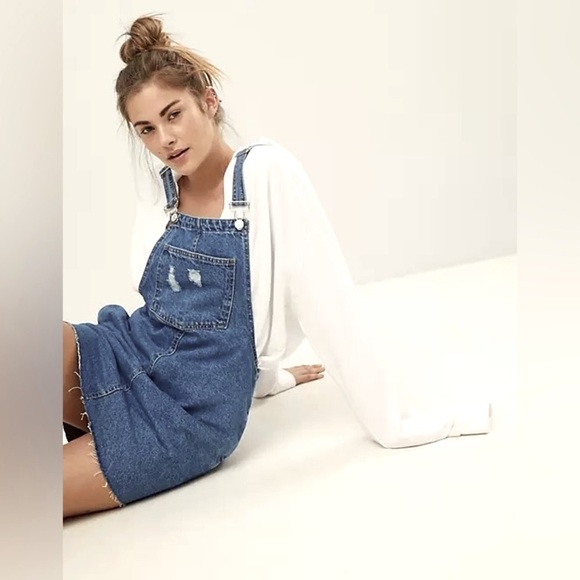 Pull&Bear Dresses & Skirts - Pull&Bear Distressed Frayed Hem Denim Overall Mini Dress with Pockets Size S
